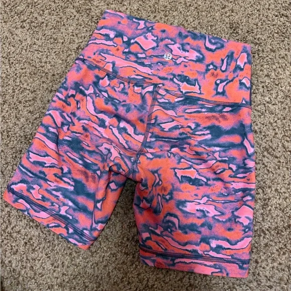 Wunder Train High-Rise Short Chroma Clash Multi 4 great condition smoke pet free - Picture 3 of 4